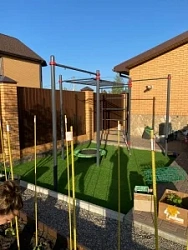 На территории частного дома